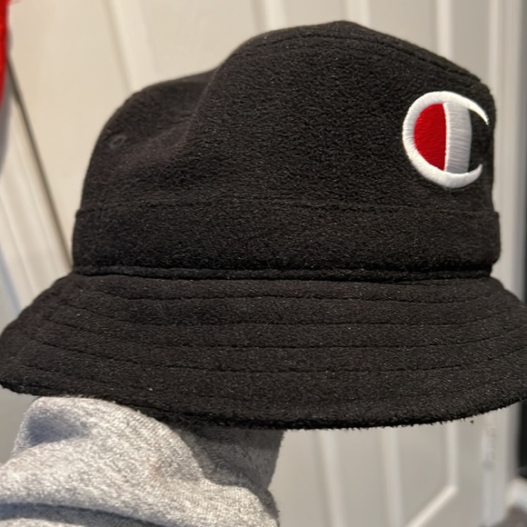 Black champion bucket hat - Picture 2 of 2